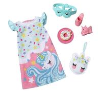 Barbie: My First Barbie Clothes, ensemble mode pour poupées préscolaires de 34,3 cm, ensemble avec pyjama, chaussons et accessoires pour l'heure du coucher