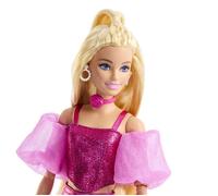 Barbie – Poupée Deluxe Style – Tenue rose métallisé, cheveux blonds, sac à main et collier