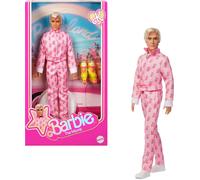 Barbie Le Film Poupée Ken à Collectionner, inspirée par Le Personnage du Film interprété par Ryan Gosling avec Combinaison Rose ornée de la Lettre B, Baskets Blanches et Rollers Multicolores, JCP80