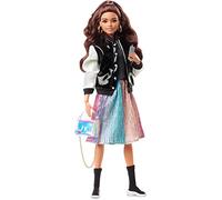 Barbie Poupée Signature Style entièrement articulée (Brunette) avec 2 Hauts, Jupe, Jeans, Veste, 2 Paires de Chaussures, Cadeau pour collectionneurs, HCB75