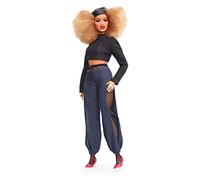 Barbie Poupée de collection Marni Senofonte – blonde, béret, veston noir, pantalon fendu – FJH75