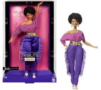 Barbie Signature Poupée Debbie Allen de la Collection Hommage de, poupée articulée avec Haut à épaules dénudées, Ceinture dorée et Pantalon Violet à Franges avec jambières, JBJ24