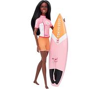 Barbie Sport Tokyo 2020, Coffret Surf, poupée articulée Brune avec Maillot de Bain, Veste des Jeux Olympiques et Accessoires, Jouet pour Enfant, GJL76