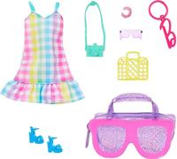 Barbie Vêtements et accessoires, sac de luxe en forme de lunettes de soleil avec porte-clés, robe vichy multicolore et accessoires d'été poupées