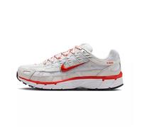 Nike Baskets P-6000 Femme White/Picante Red/Platinum Tint/Black Taille 39
