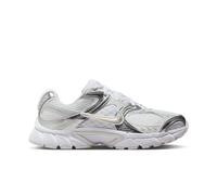 Nike Baskets basses V5 – crème / noir – Taille 39