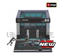 Bburago 1/43 - Mercedes-Amg W15 Pit Pass Diorama Playset - 2023 (L. Hamilton) Playset-38452-H44-Bburago
