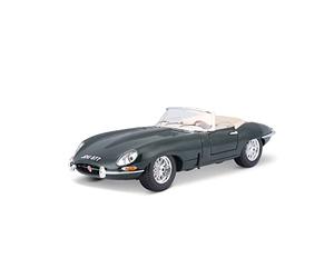 BBurago - 12046 - Radio Commande Véhicule Miniature - Voiture sans Pile - Reproduction - Jaguar E Cabriolet 1961 - Echelle 1:18 - Coloris aléatoire