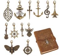BEAMARKER 12 Styles Carnet de Voyage Breloques Vintage Breloques pour Journal Vintage avec Fermoirs Mousquetons Décoration Pendentifs en Alliage Doré Antique pour Journal Agenda Collier Porte Clés Fou