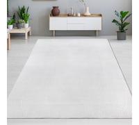 Beau tapis chaud avec des lignes élégantes en blanc