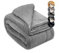 Beautissu Alina XXL Plaid Canape Grande Taille Sherpa 220x240 Gris Clair/Gris Clair - Doux Couverture Chaude pour l’Hiver Plaid Polaire Canapé Gros Couvre-Sofa avec Aspect de Fourrure d'agneau