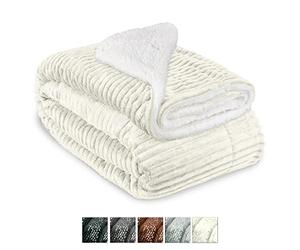 Beautissu XXL Plaid Canape Sherpa 150x200 cm Elisa - Doux Plaid Naturel Chaud pour Hiver, Canapé - Couverture Polaire avec Effet Scintillant et Imitation Peau d'agneau