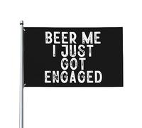 Beer Me, I Just Got Engaged Drapeau décoratif d'extérieur de qualité supérieure 0,9 x 1,5 m - Couleurs vives, coupe-vent et résistant à l'eau - Idéal pour le jardin et les événements