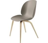 GUBI Chaise Beetle Nouveau beige. support en chêne laqué mat