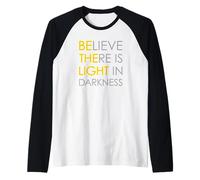 Believe There is Light in Darkness Strength Jésus Croix Lion Manche Raglan