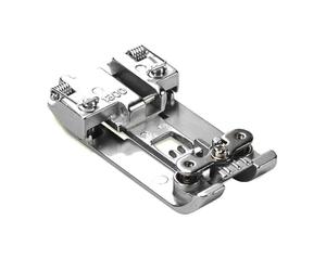 Bernina N°C12 Pied de surjet pour surjet L 890