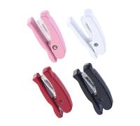 BESPORTBLE 4 Pièces Mini Agrafeuse pour Maison de Poupée Fournitures de Bureau Miniatures pour Décor et Éducation Accessoires Charmants pour Modèles de Poupées Blanc Rose Rouge et Noir