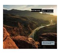 Between Two Rivers by Jerod FosterJohn Poch Jerod FosterJohn Poch (Auteur)