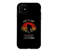 Bigfoot rétro Amusant Tenant Un Carton de Lait et Retour à la Maison Coque pour iPhone 11