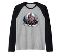 Bigfoot Riding a Moose Drôle Sasquatch Cryptozoology Manche Raglan