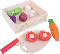 Boîte en bois avec des légumes à couper