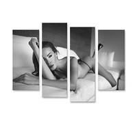 bilderfelix Tableau sur toile Femme sexy nue sur un canapé noir et blanc - Toile 126x80 cm - 4 panneaux