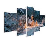 bilderfelix Tableau sur toile Petite cabane en bois avec un sapin de Noël illuminé dans une forêt enneigée avec des montagnes en arrière-plan - Toile 170x80 cm - 5 panneaux