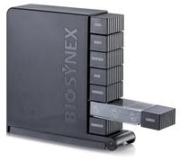 BIOSYNEX - Pilulier Semainier 7 jours - Boîte à Médicaments, Vitamines, Compléments Alimentaires - Matin, Midi, Soir, Nuit - Français - Adapté pour Malvoyants - Couleur Aléatoire