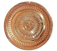 BishtHub Assiette hindou Puja Thali en cuivre Pooja Pooja avec symbole Om Cadeau religieux Article Pooka Assiette Pooka pour décoration d'intérieur et temple - 17,8 cm de diamètre, lot de 1