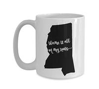 Blame IT All on my racines, Mississippi Tasses à café, Mug Mississippi Born et surélevé, Mississippi Pride Cadeau, Mississippi State Cadeau 15oz blanc