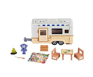 Bluey - Ensemble de Jeu Aventure Caravan de Bluey rabattable et dépliable avec cuisine et lits de camp - une figurine Jean-Luc articulée de 6.3 cm et des accessoires de feu de camps inclus.