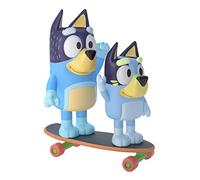 Bluey Coffret de figurines BlueY Skateboard – 2 figurines articulées & accessoires (6,3 cm & 8,3 cm)
