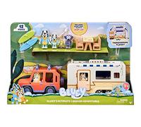 Bluey Ultimate Caravan Adventures Jeu de Caravane et Trois Figurines de 2,5 à 3 Pouces et véhicule Familial 4WD avec 2 Planches de Surf