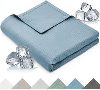 Blumtal couverture rafraîchissante 150x200 cm - couverture d'été en bambou pour canapé & lit, respirante & rafraîchissante - bleu ciel, idéale comme couverture de voyage- bleu ciel