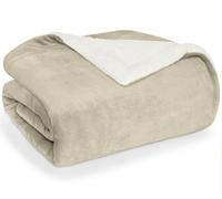 Blumtal Sherpa Couverture douillette 130x150 cm - Couverture moelleuse pour le salon - Couverture douce pour le salon et la maison, Beige