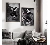 BMGKYAGL Affiche de street art représentant une nonne en skateboard, impression sur toile, décoration murale pour chambre, maison, cuisine, bar, café (30 x 45 cm x 2 / sans cadre)