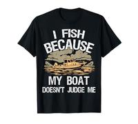 Boat Doesn't Judge Me Fishing Pêcheur Fisherman Fish Hunter T-Shirt