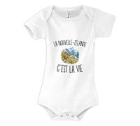 Body Bébé La Nouvelle-Zélande c’est la vie | Coton Peigné Boutons Pression à l'Entrejambe 3-6 mois à 18-24 mois | Manches Courtes Fille Garçon Mixte | Cadeau Voyageur Voyageuse Naissance Baby Shower