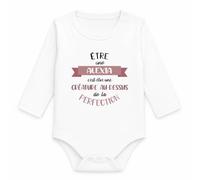 Body Bébé Manches Longues Être une Alexia c'est Être une Créature au-Dessus de la Perfection | Coton 170 g/m² Blanc 3 mois à 18 mois | Bébé Fille Garçon Mixte | Cadeau Naissance Baby Shower Bapteme