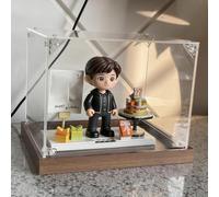 Boite Acrylique Vitrine Large et Peu Profonde avec Socle en Bois, Housse Anti-Poussière pour Figurines Transparentes, Cubes de Curiosité pour Jouets Petits Moyens(25x20x25 cm/10x8x10 in)
