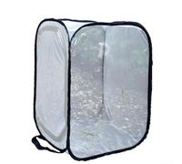 Boîte de croissance portable fabriquée avec un tissu pliable, offrant un moyen attrayant de soutenir les habitats des papillons et de favoriser la croissance des plantes à l'intérieur ou à l'extérieur