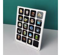 Boîte de présentation pour badges en acrylique et feutre, conçue pour ranger les médailles et les épingles en toute sécurité tout en permettant une réorganisation et une présentation faciles (petite