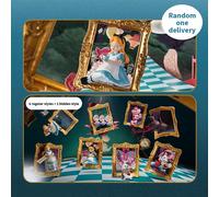 Boîte mystère d'ornements de la série Galerie d'art Alice au pays des merveilles de Disney. Elle restaure avec beaucoup de soin les scènes classiques et les images des personnages d'Alice au pays des 