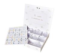 Boite souvenirs bébé à personnaliser grâce aux stickers fournis et ses sachets en organza pour protéger les trésors de la naissance et de l'enfance.