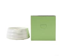 Bol à matcha japonais fabriqué à la main avec bec verseur pour la préparation du thé et le partage social, fabriqué à partir de matériau sûr en faïence (blanc)