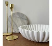 Bol décoratif en résine avec volants festonnés proportionnés pour un langage visuel cohérent dans l'ensemble pour les plans de décoration d'intérieur (B)