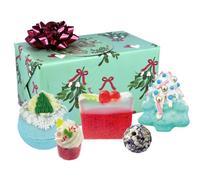 Bomb Cosmetics Berries & Bows Ensemble bain et corps faits à la main avec des huiles essentielles, comprend des bombes de bain, du savon, de la mauve de bain et de la crème de bain