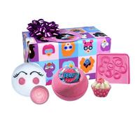 Bomb Cosmetics Bomb Babes Ensemble de bain et corps 5 pièces fait main avec huiles essentielles, comprend des bombes de bain, du savon, un bouton d'or et une crème de bain