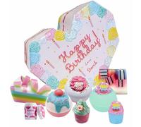 Bomb Cosmetics Le coffret cadeau ultime Happy Birthday - 8 friandises pour le bain et le corps fabriquées à la main avec des huiles essentielles | Savons, blasters de bain, mauves et baume à lèvres