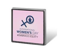 Bonne Journée de la femme ! Épinglettes « Embrassez l’équité 2025 » : badges carrés, épinglettes, boutons en émail, décorations de fête